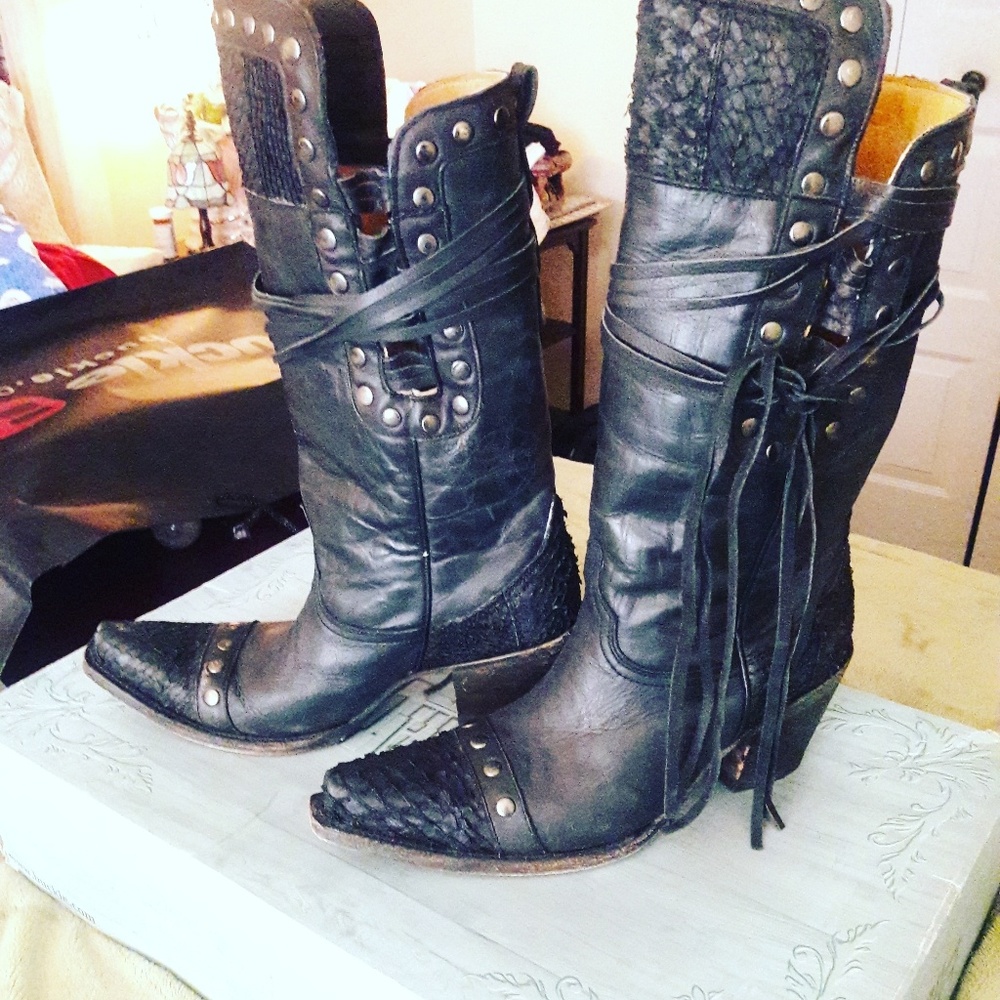Cowboy boots,  Corral.